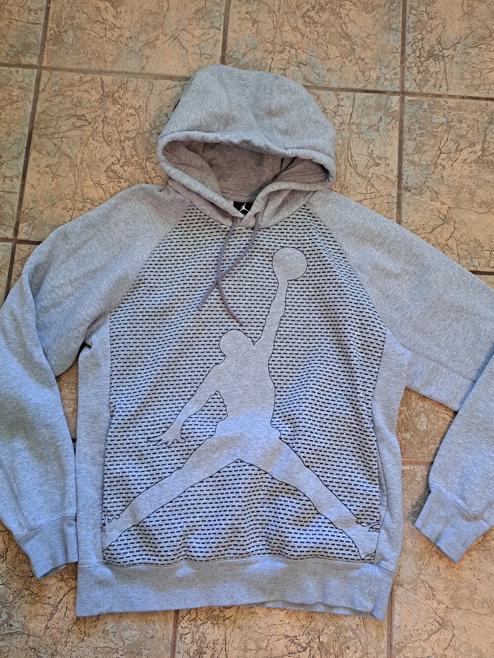Nike Gray Men’s Hoodie with Athletic Jumpman Graphic